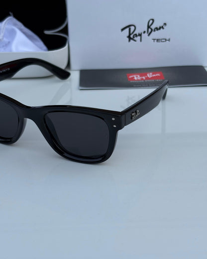 alt: Premium black square sunglasses with UV protection and luxury finish