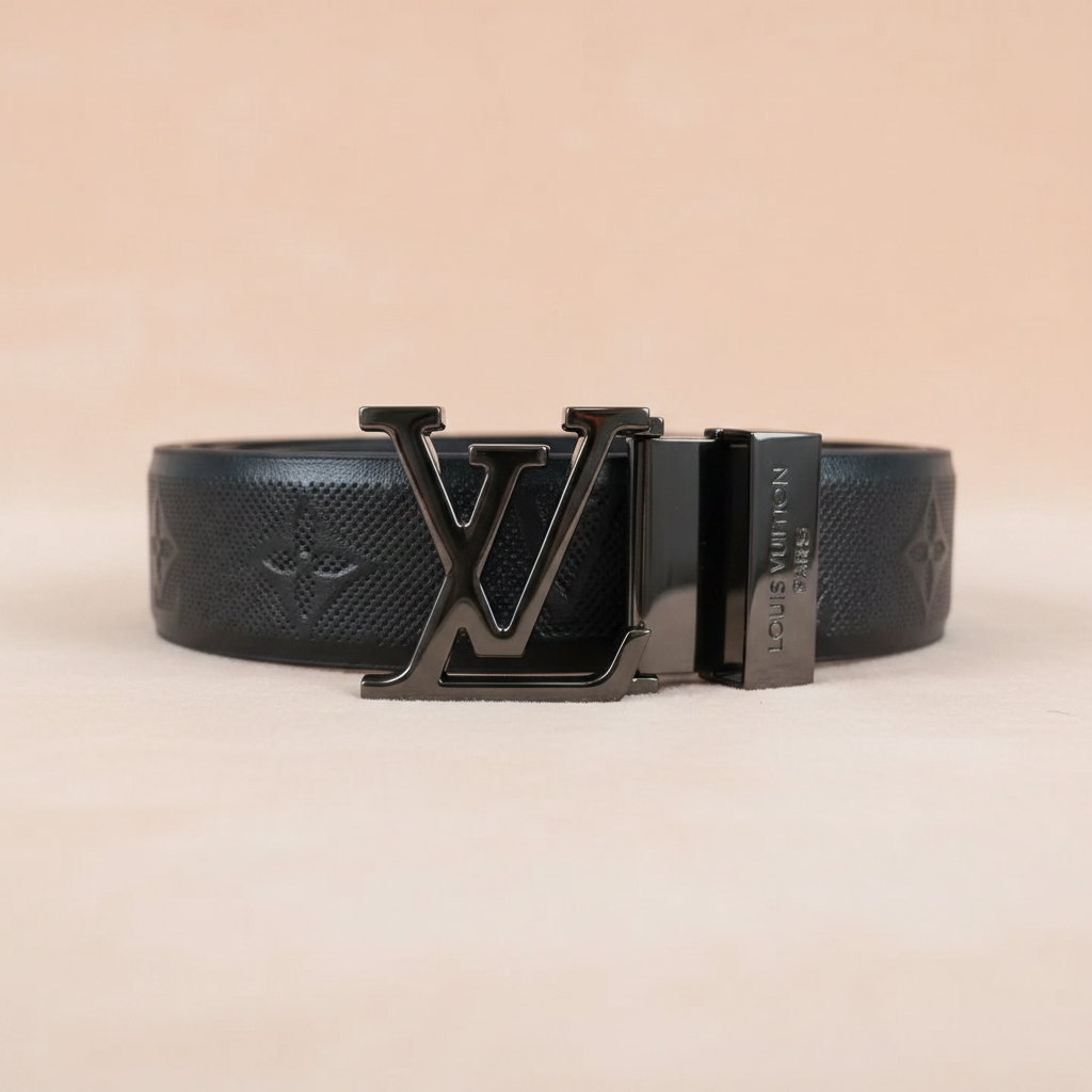 Front buckle detail
